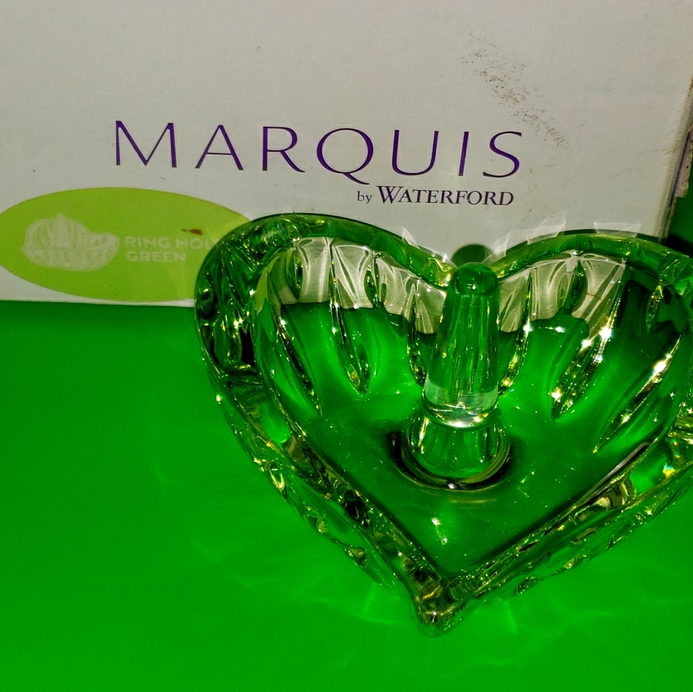 NWB Marquis by Waterford Ring holder green